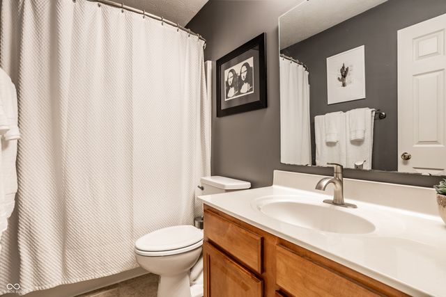 10911 Perry Pear Drive, Zionsville, IN 46077