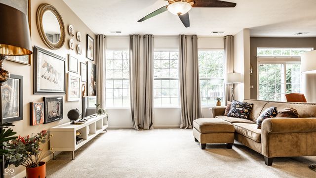 10911 Perry Pear Drive, Zionsville, IN 46077