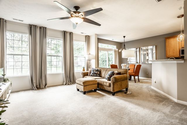 10911 Perry Pear Drive, Zionsville, IN 46077