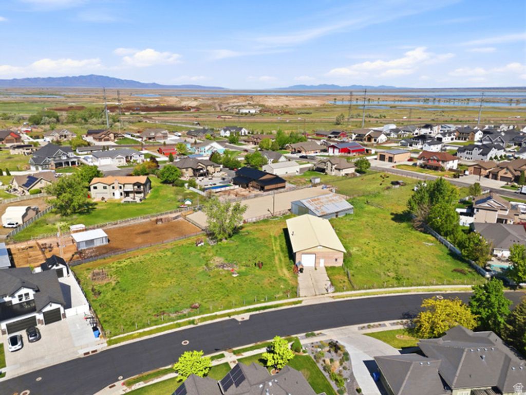 1685 N OLSEN WAY # 801, West Bountiful, UT 84087 — exterior