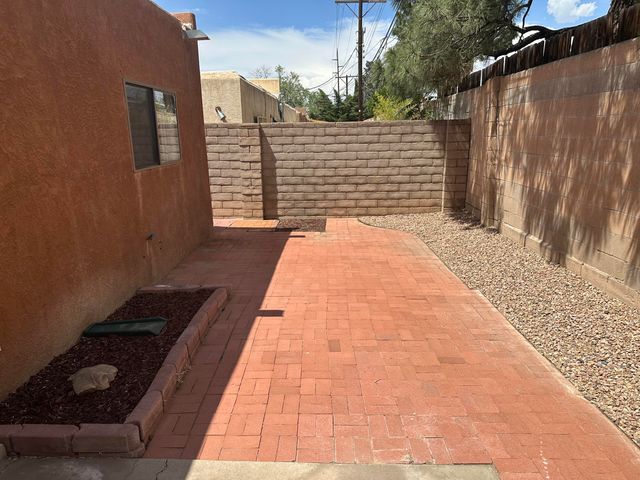 612 Ortiz Drive NE, Albuquerque, NM 87108