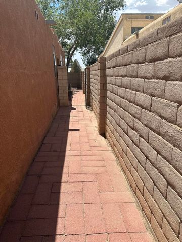 612 Ortiz Drive NE, Albuquerque, NM 87108