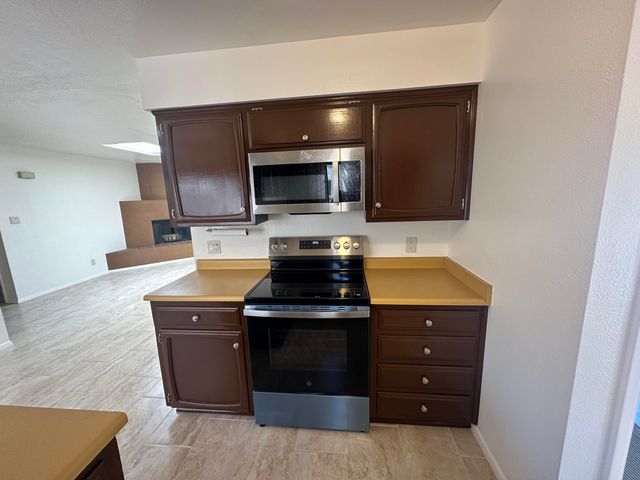 612 Ortiz Drive NE, Albuquerque, NM 87108