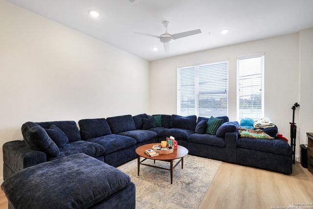 719 E Locust St Unit 2114, San Antonio, TX 78212