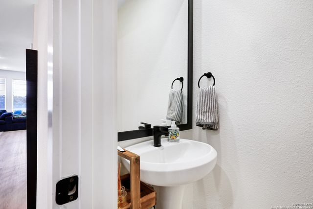 719 E Locust St Unit 2114, San Antonio, TX 78212