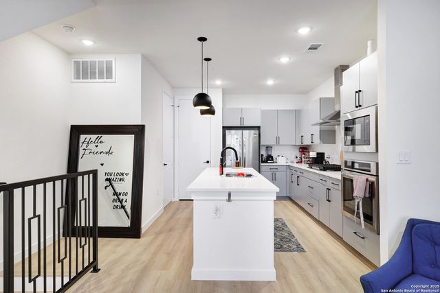 719 E Locust St Unit 2114, San Antonio, TX 78212