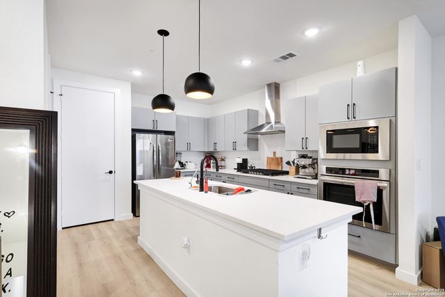 719 E Locust St Unit 2114, San Antonio, TX 78212