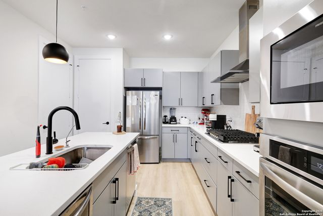 719 E Locust St Unit 2114, San Antonio, TX 78212