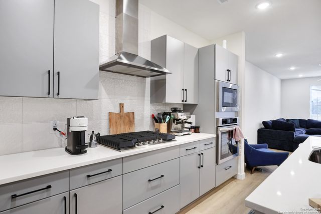 719 E Locust St Unit 2114, San Antonio, TX 78212