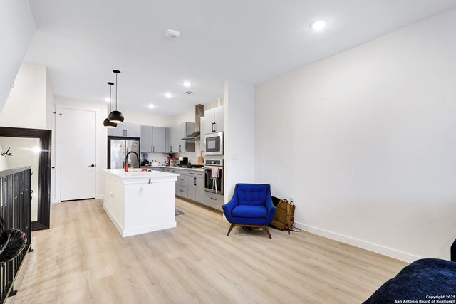 719 E Locust St Unit 2114, San Antonio, TX 78212