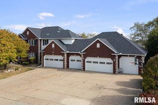 2924 E 45TH Court, Davenport, IA 52807