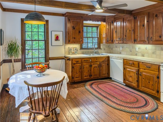 10711 Darby Cir, Chesterfield, VA 23113