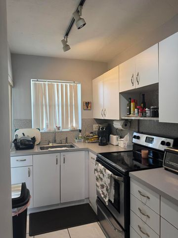 2100 NE 38 Street 221, Lighthouse Point, FL 33064