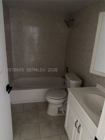 650 NE 149th St 106F, Miami, FL 33161