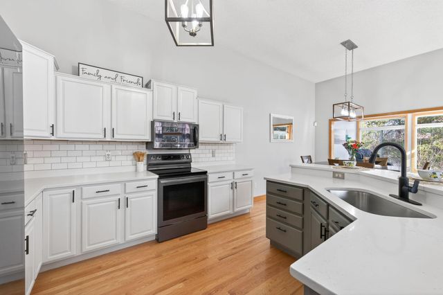 15738 Chasewood Court, Rosemount, MN 55068