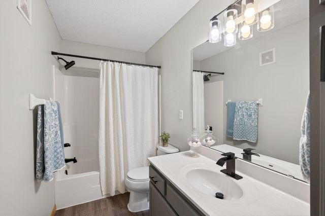 15738 Chasewood Court, Rosemount, MN 55068