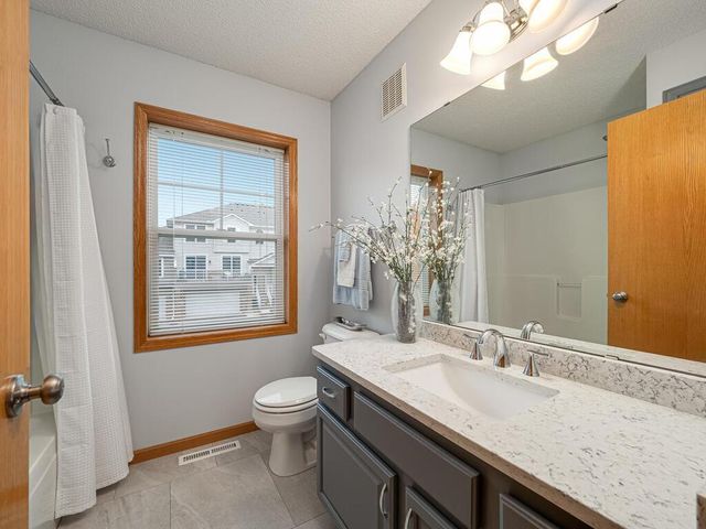 20159 Holister Lane, Lakeville, MN 55044