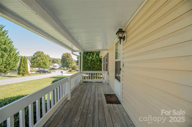 14 Beechnut Drive, Hendersonville, NC 28739