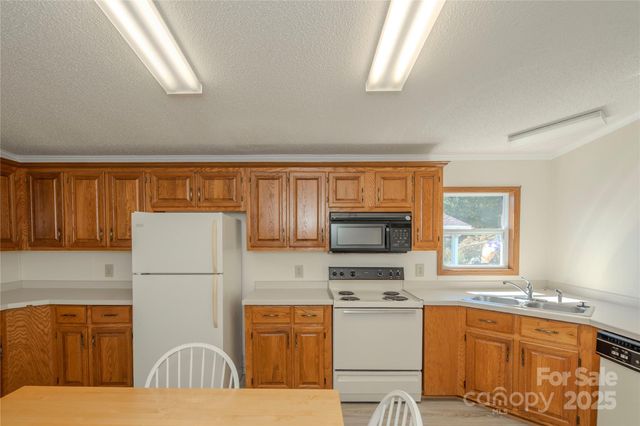 14 Beechnut Drive, Hendersonville, NC 28739