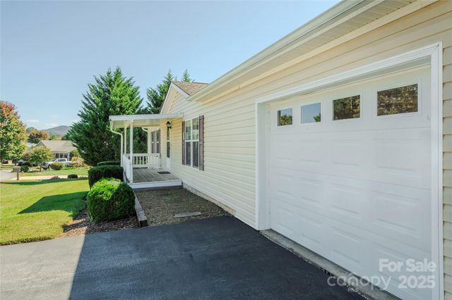 14 Beechnut Drive, Hendersonville, NC 28739
