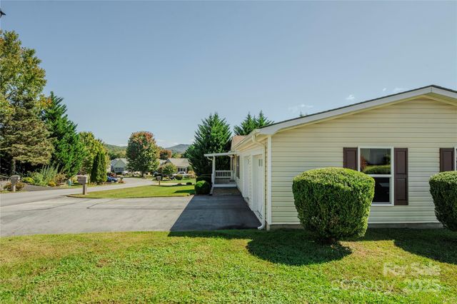 14 Beechnut Drive, Hendersonville, NC 28739