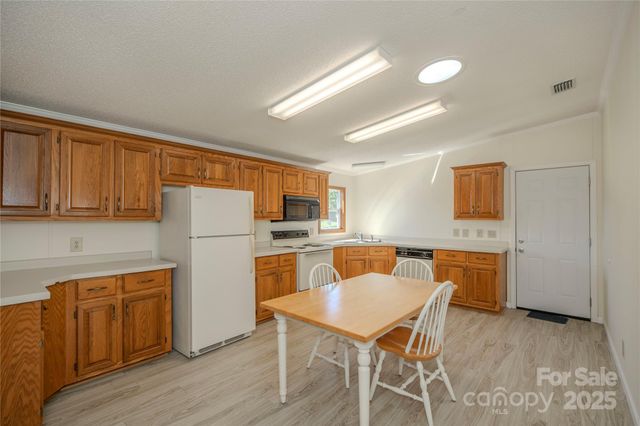 14 Beechnut Drive, Hendersonville, NC 28739