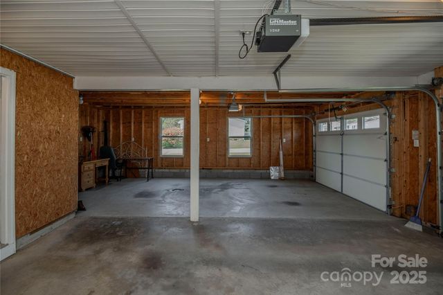 14 Beechnut Drive, Hendersonville, NC 28739