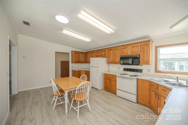 14 Beechnut Drive, Hendersonville, NC 28739