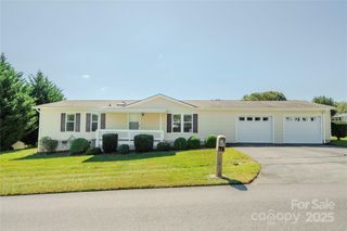 14 Beechnut Drive, Hendersonville, NC 28739