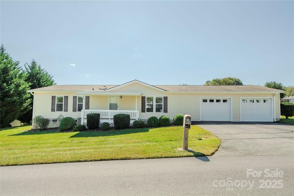 14 Beechnut Drive, Hendersonville, NC 28739