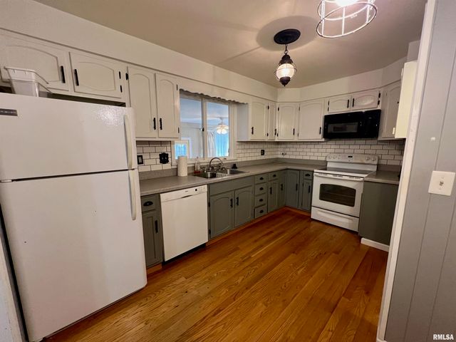 1508 E WALNUT Street, Carbondale, IL 62902