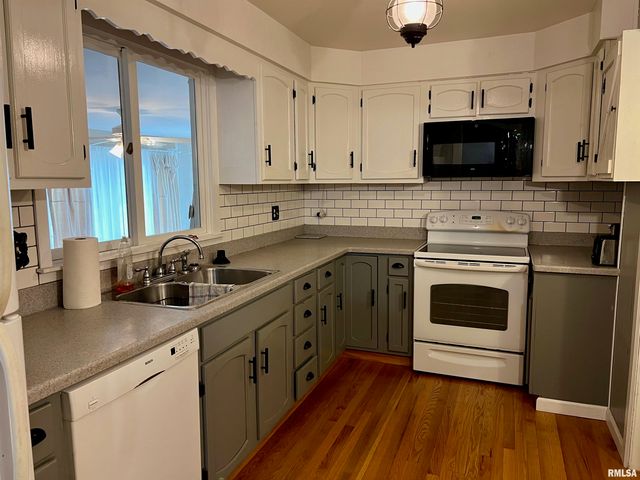 1508 E WALNUT Street, Carbondale, IL 62902