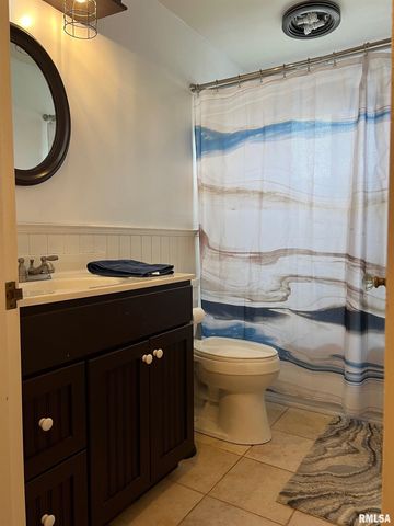 1508 E WALNUT Street, Carbondale, IL 62902