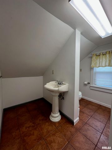 1508 E WALNUT Street, Carbondale, IL 62902