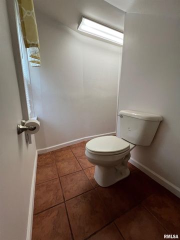 1508 E WALNUT Street, Carbondale, IL 62902