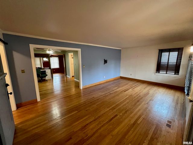 1508 E WALNUT Street, Carbondale, IL 62902