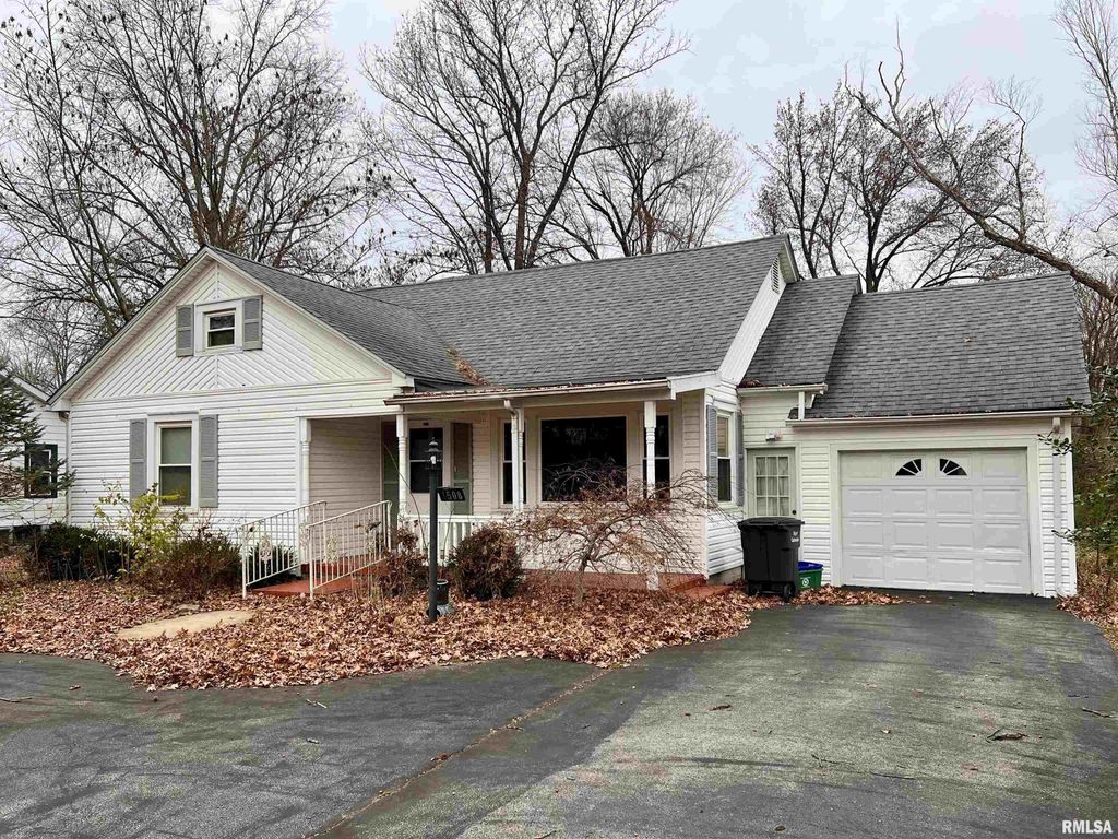 1508 E WALNUT Street, Carbondale, IL 62902