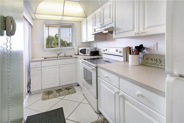 2100 NE 38TH Street 222, Lighthouse Point, FL 33064