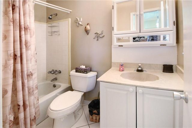 2100 NE 38TH Street 222, Lighthouse Point, FL 33064