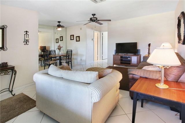 2100 NE 38TH Street 222, Lighthouse Point, FL 33064