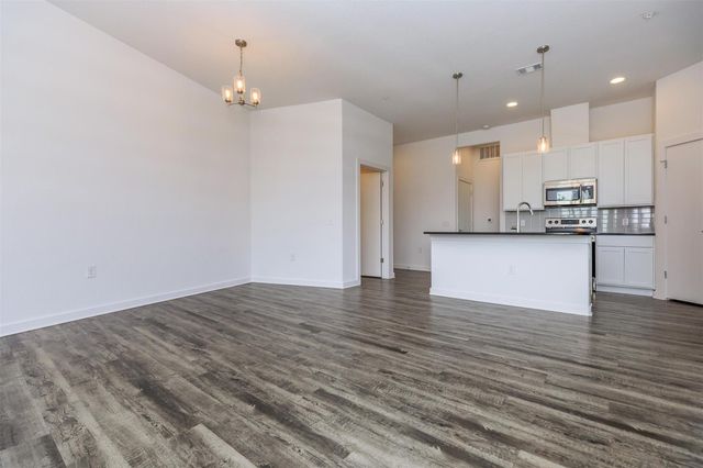 680 Naumann DR 1-412, Leander, TX 78641