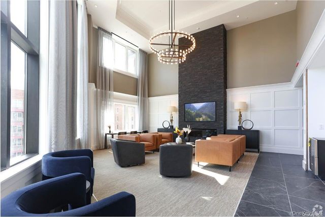 241-15 Northern Boulevard 4D, Little Neck, NY 11362