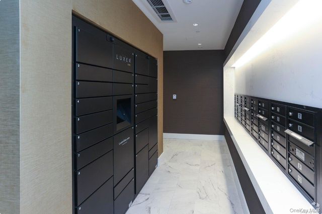 241-15 Northern Boulevard 4D, Little Neck, NY 11362