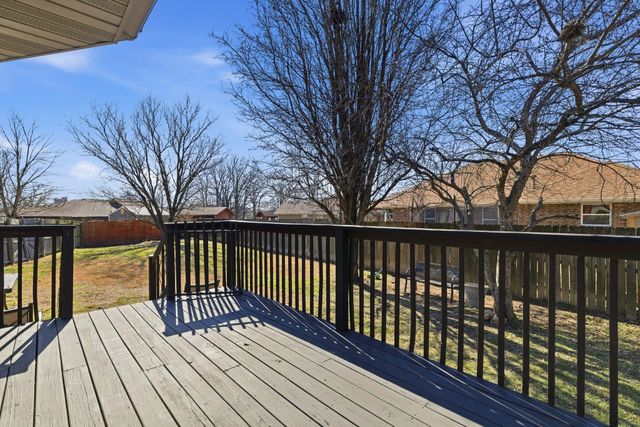 605 Glen Oaks Circle, Nixa, MO 65714
