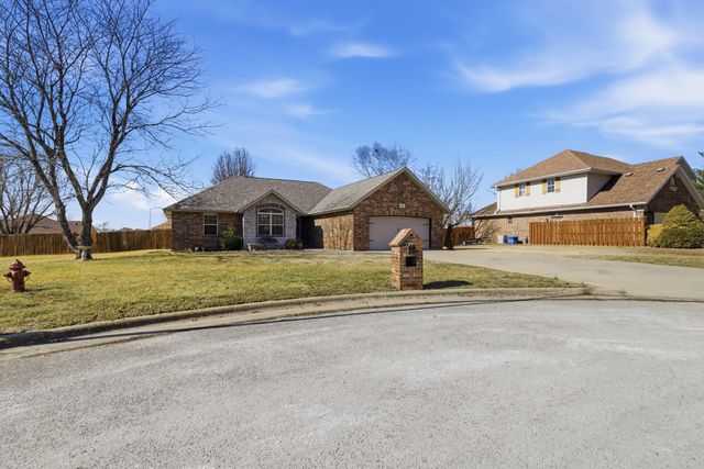 605 Glen Oaks Circle, Nixa, MO 65714