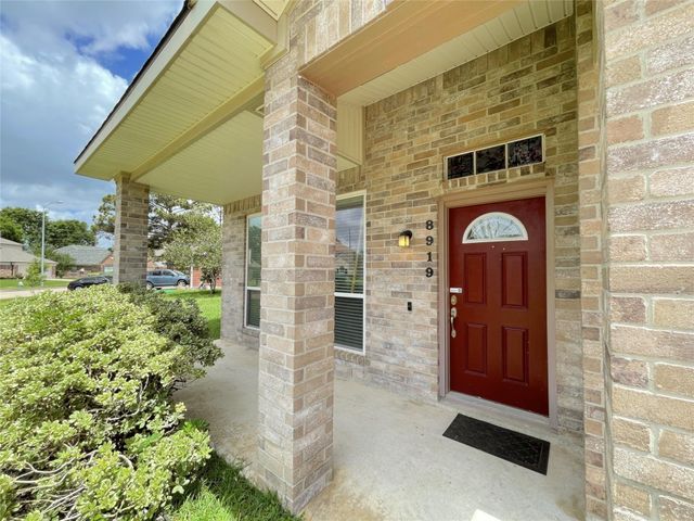 8919 Diamond Lake Lane, Houston, TX 77083