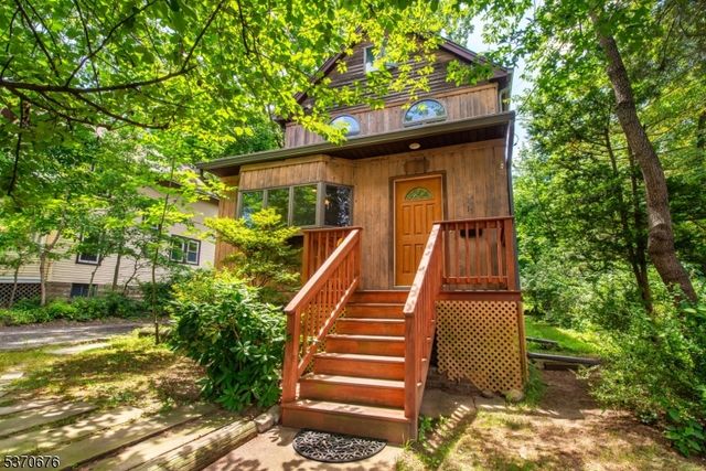 15 Kingsberry Ave, Westwood Boro, NJ 07675