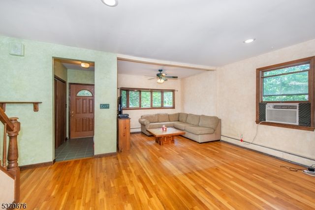 15 Kingsberry Ave, Westwood Boro, NJ 07675