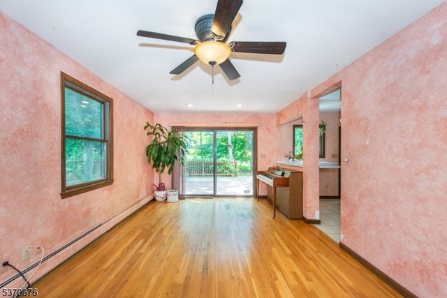15 Kingsberry Ave, Westwood Boro, NJ 07675