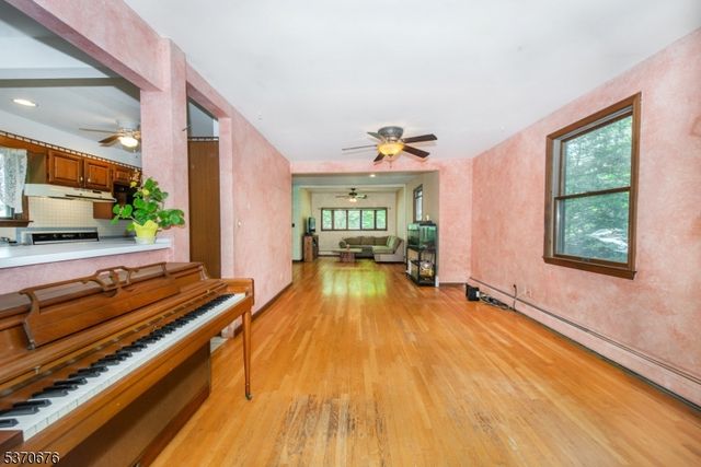15 Kingsberry Ave, Westwood Boro, NJ 07675